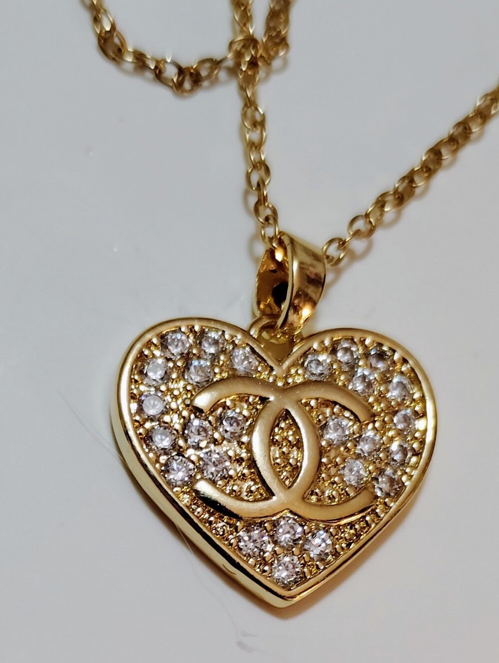 *πGOLD Dainty Heart Necklace Crystals Embellished Interlocking Accentπ - Picture 2 of 3